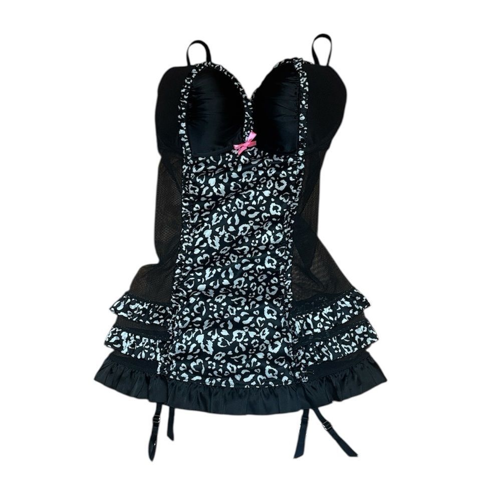 Sexy little Things Victoria’s Secret Black & White Leopard Print Lingerie, 36D